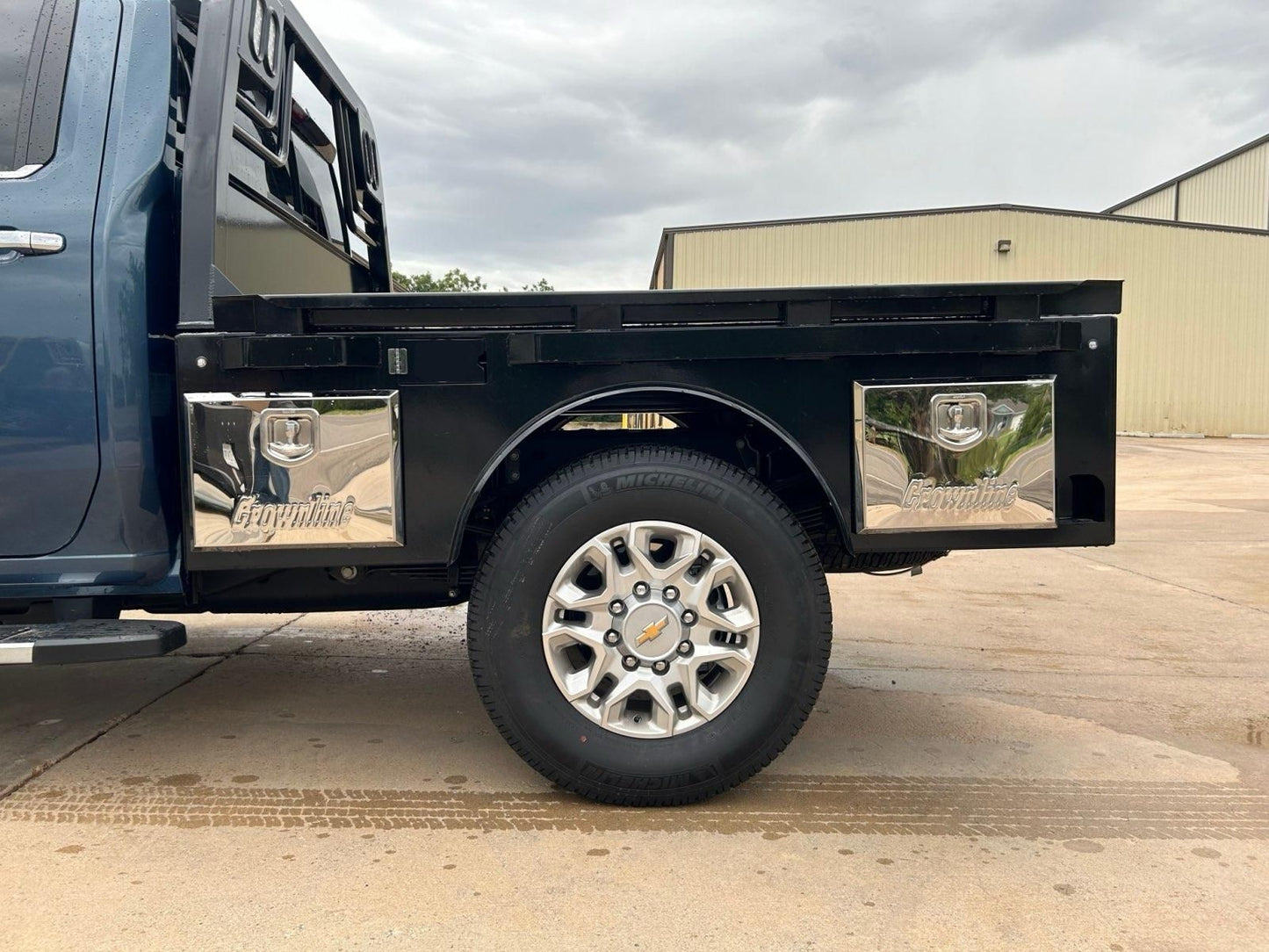 Crown Line Skirted Chevy Single Wheel Short Bed SKS 42