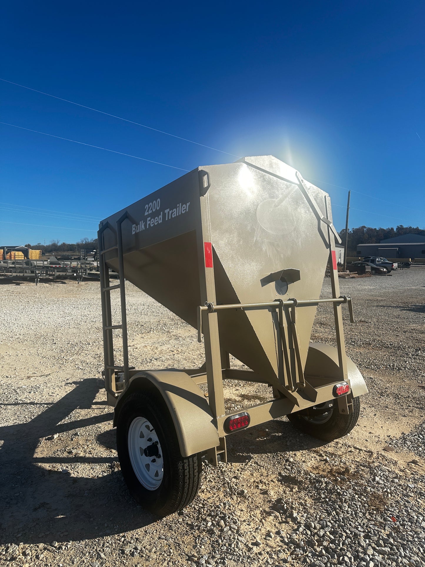 Portable Feed Bin (2200)