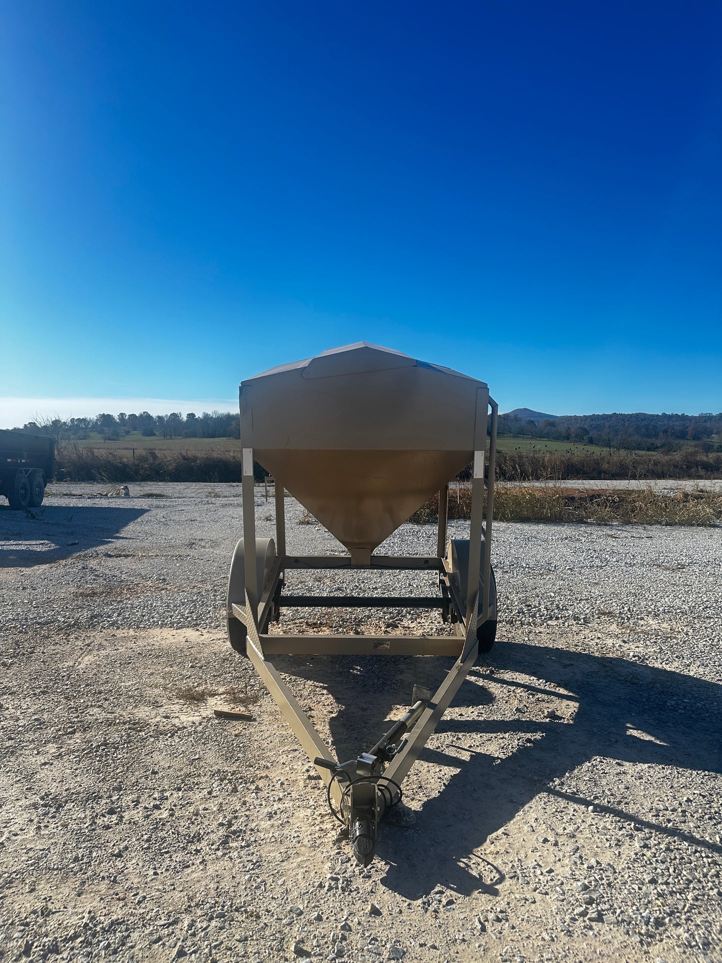 Portable Feed Bin (2200)